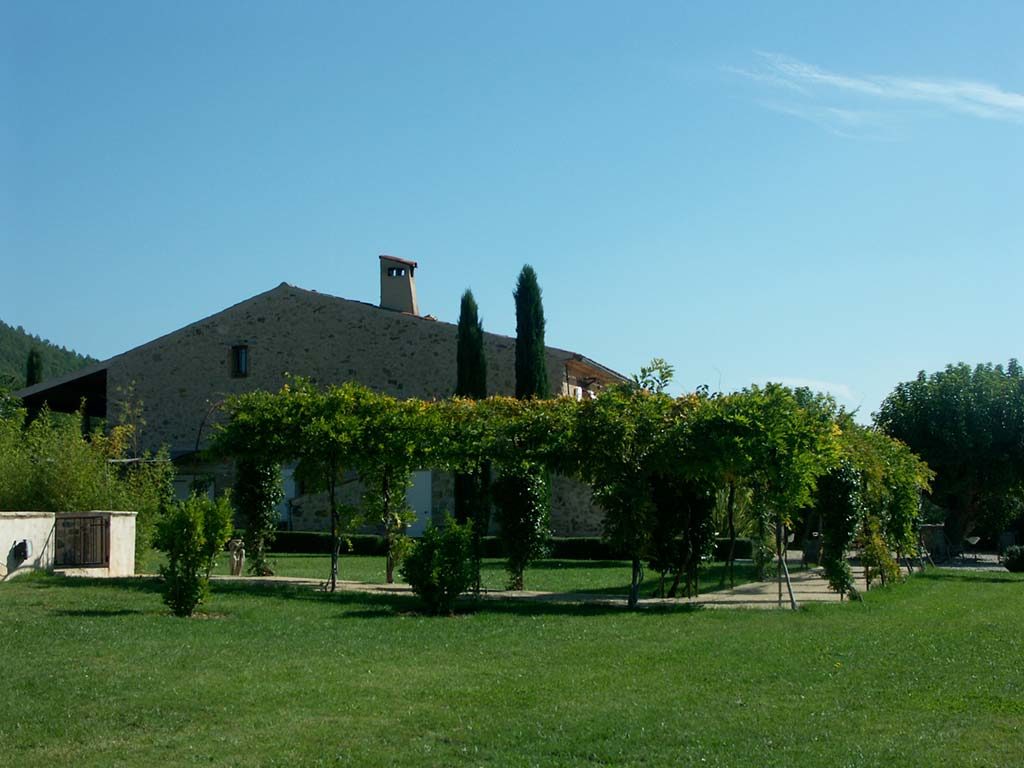 Les gîtes vus du jardin